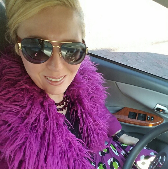 Meet your Posher, Sharon - Picture 1 of 1